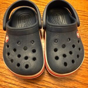Navy toddler crocs, size 5 toddler